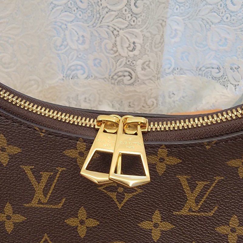 ❤️LV 黑色牛角包-近新閒置品-18