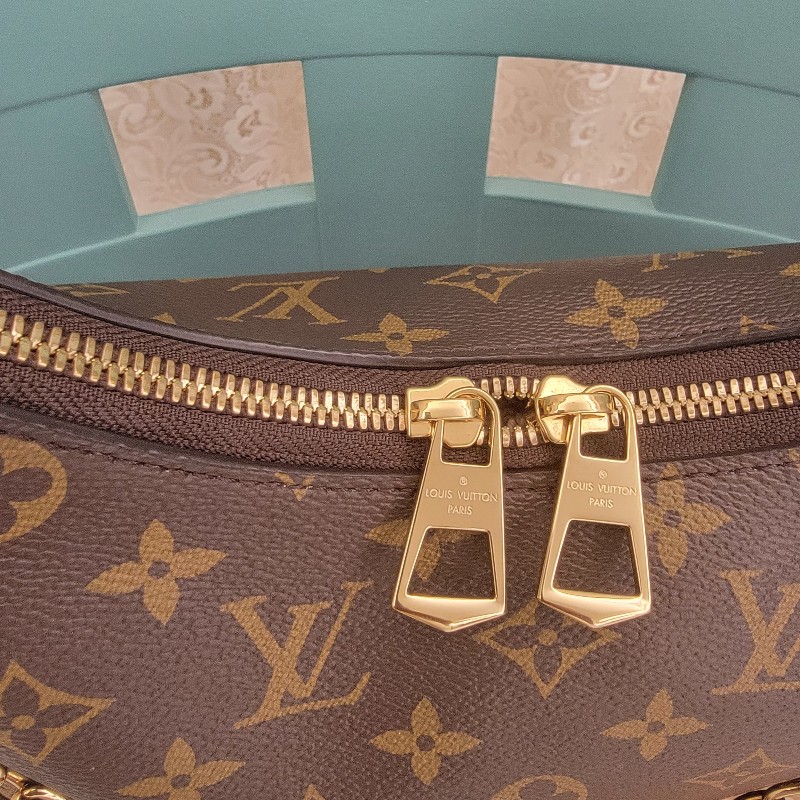 ❤️LV 黑色牛角包-近新閒置品-6