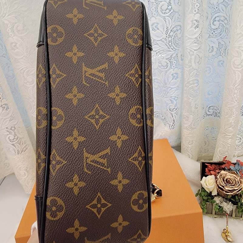 ❤️LV 黑色牛角包-近新閒置品-13