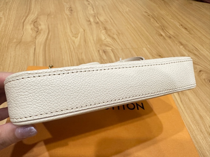 lv easy pouch 仙女包包（售出）-13