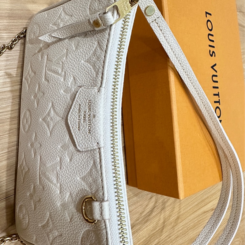 lv easy pouch 仙女包包（售出）-16