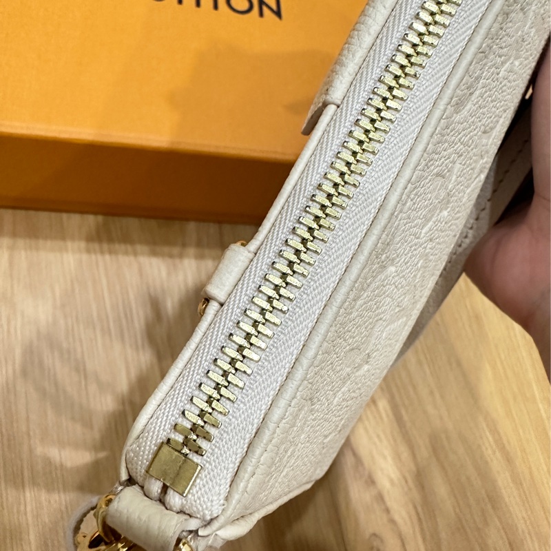 lv easy pouch 仙女包包（售出）-21