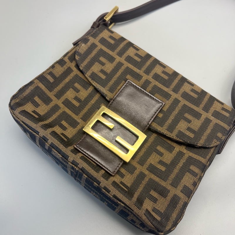 Fendi老花小方包-8