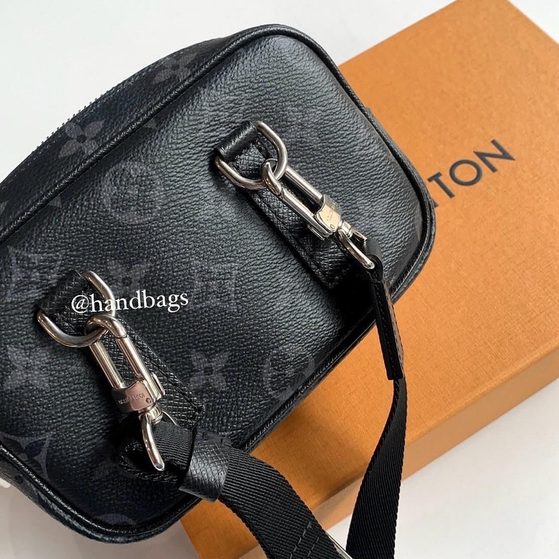 LV Outdoor 黑色 老花 皮革 雙層 拉鍊 斜挎 迷你 隨身包 胸口包 M30755-2