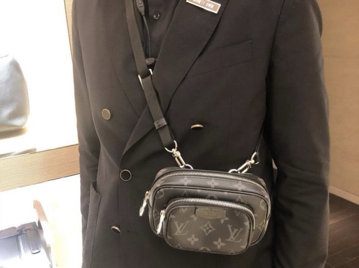 LV Outdoor 黑色 老花 皮革 雙層 拉鍊 斜挎 迷你 隨身包 胸口包 M30755-6