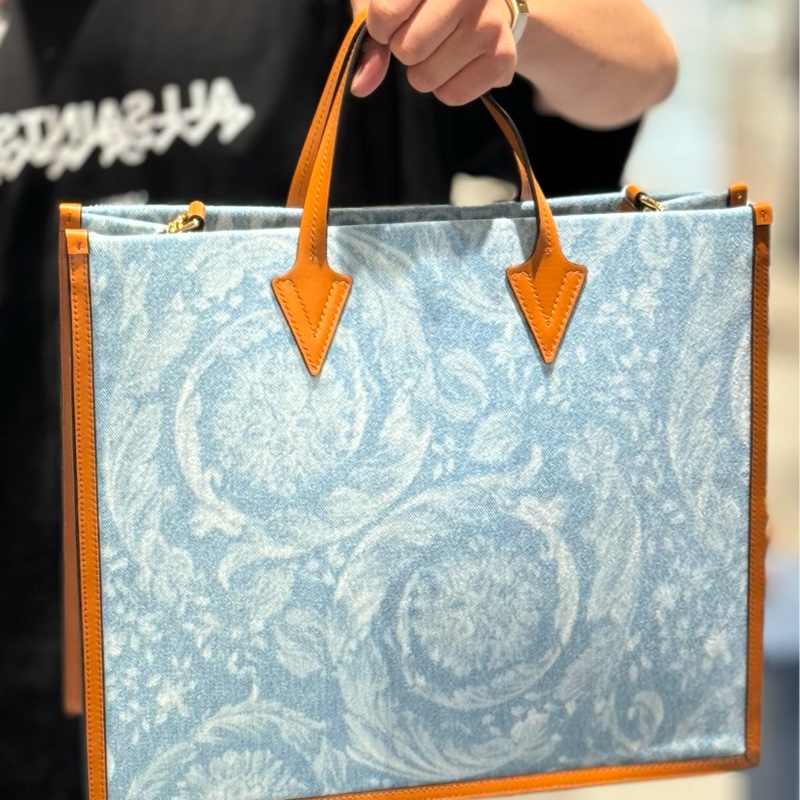 Versace 男用藍色Logo托特包-1