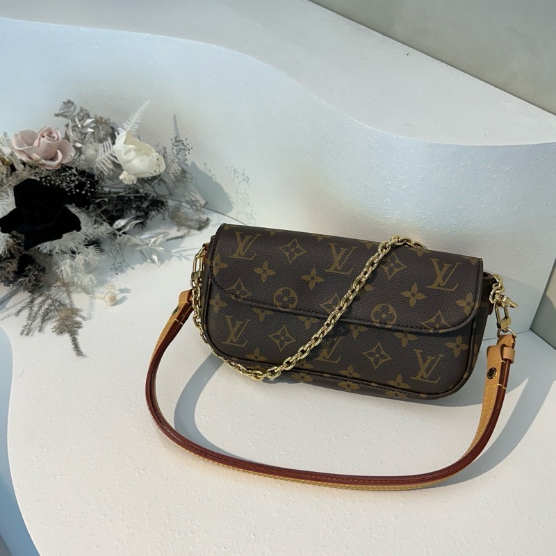 LV Ivy 老花腋下包-0