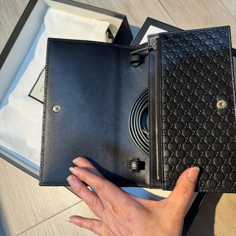 GUCCI經典標誌印花細緻牛皮質感絕佳 可拆斜背式中長夾WOC-21