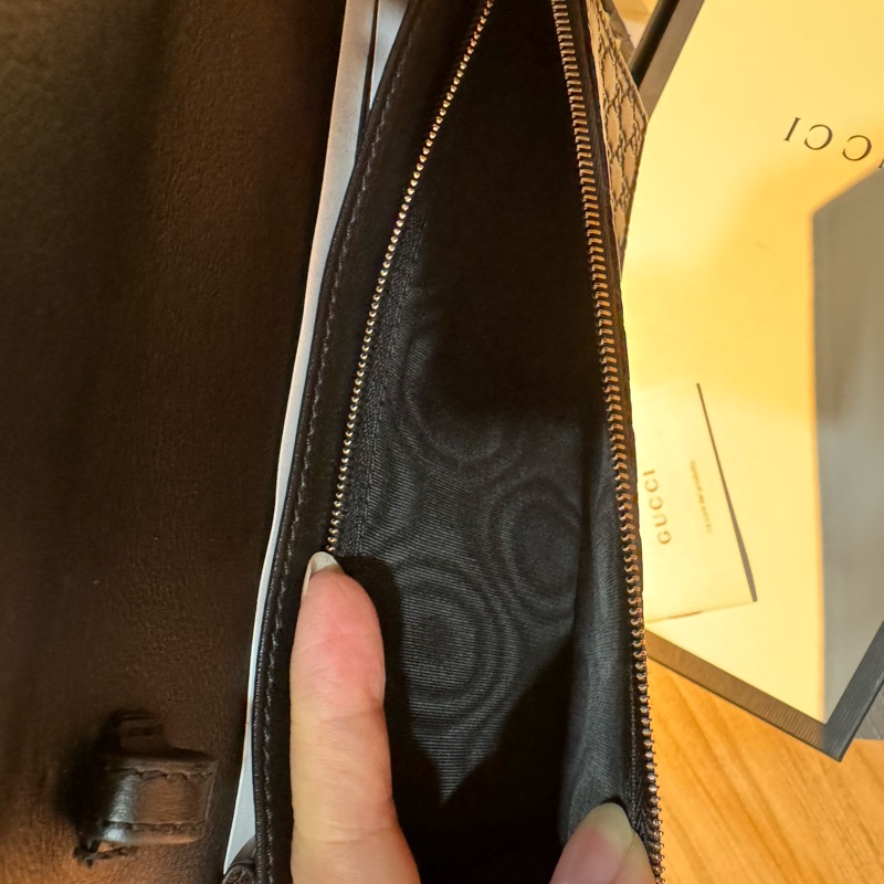 GUCCI經典標誌印花細緻牛皮質感絕佳 可拆斜背式中長夾WOC-24