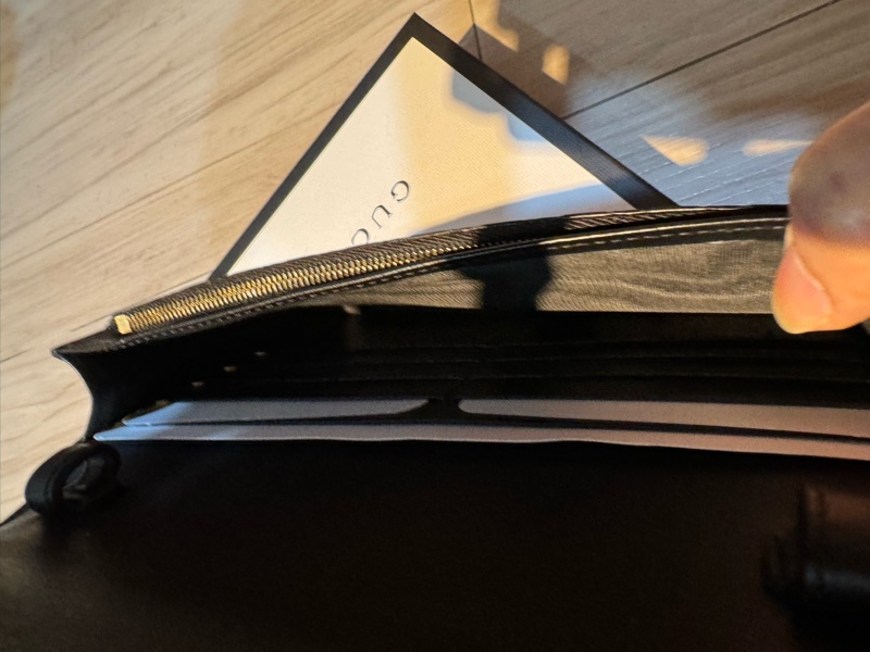 GUCCI經典標誌印花細緻牛皮質感絕佳 可拆斜背式中長夾WOC-25