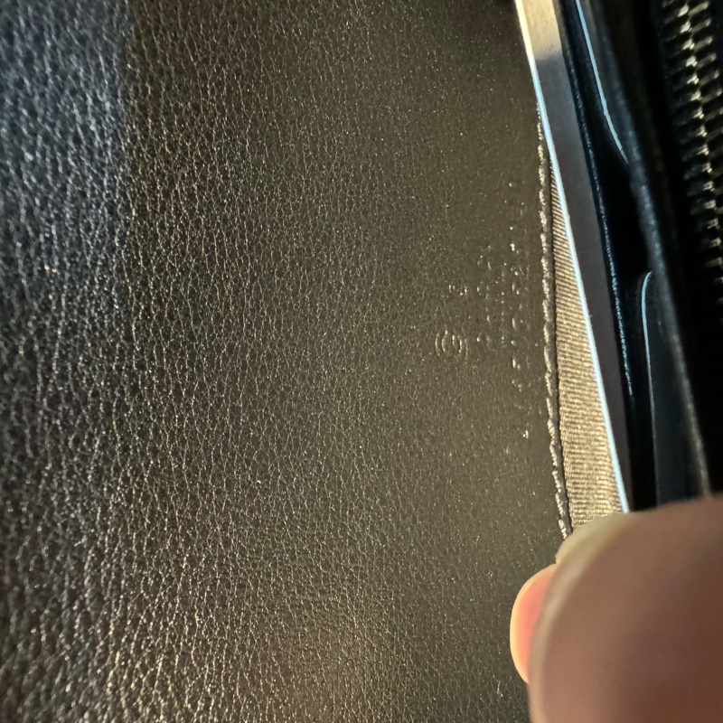 GUCCI經典標誌印花細緻牛皮質感絕佳 可拆斜背式中長夾WOC-26