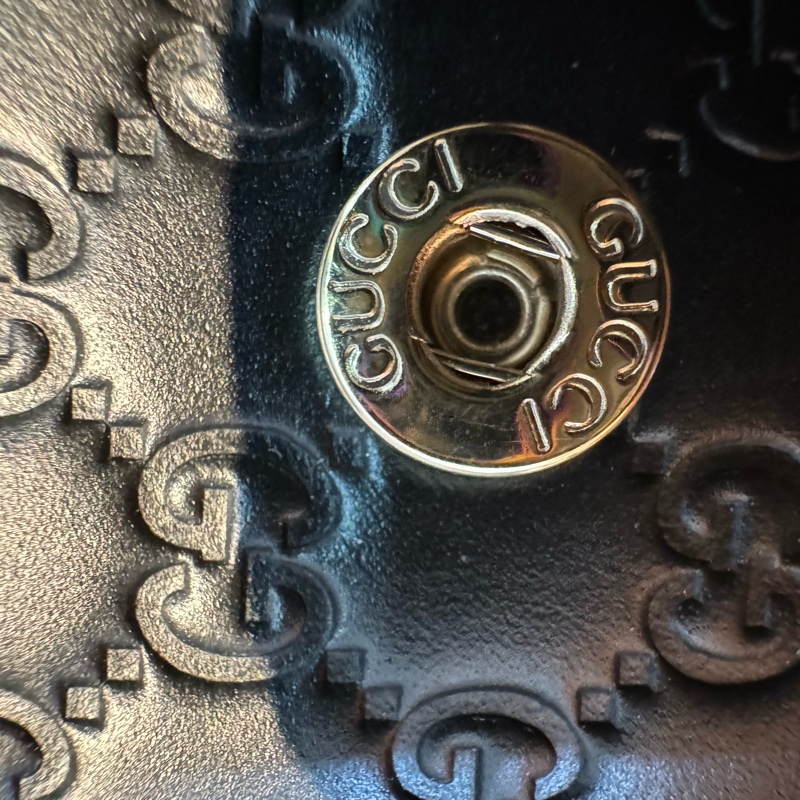 GUCCI經典標誌印花細緻牛皮質感絕佳 可拆斜背式中長夾WOC-30