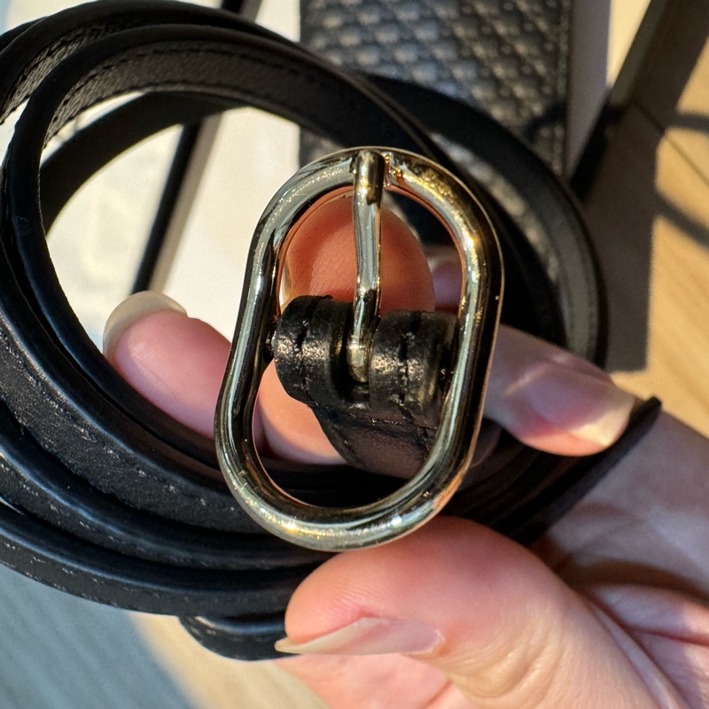 GUCCI經典標誌印花細緻牛皮質感絕佳 可拆斜背式中長夾WOC-32