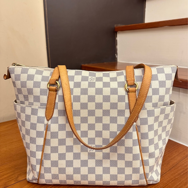 LV白棋盤雙口袋肩背包-0