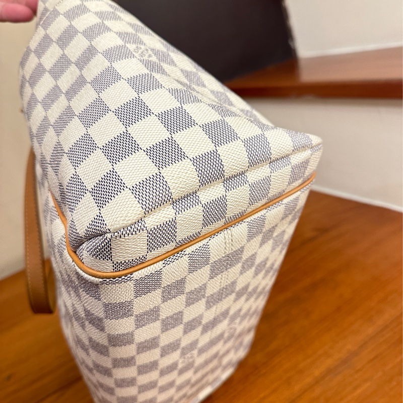 LV白棋盤雙口袋肩背包-3