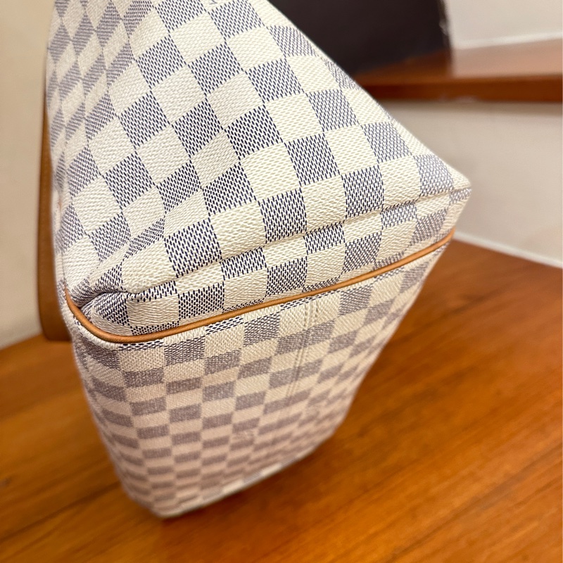 LV白棋盤雙口袋肩背包-4