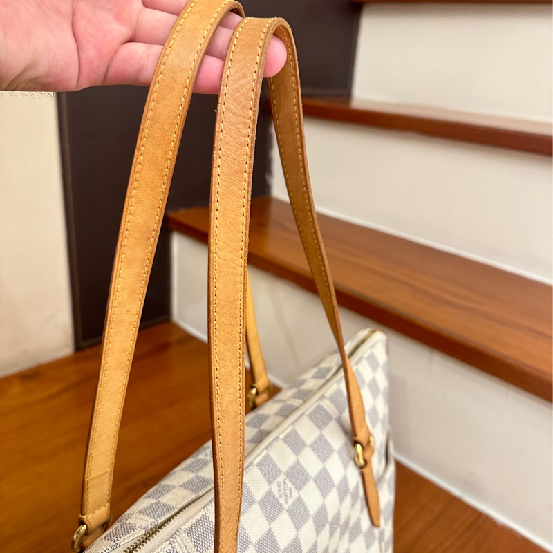 LV白棋盤雙口袋肩背包-6