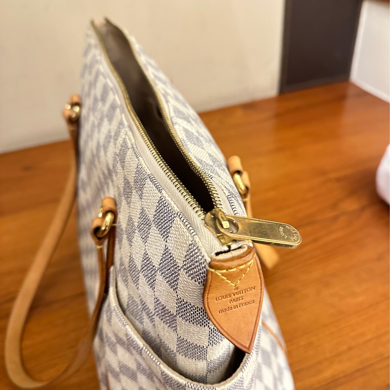 LV白棋盤雙口袋肩背包-20