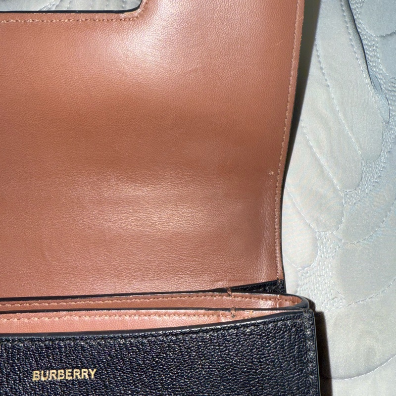 BURBERRY D-Ring 經典格紋掀蓋式斜背包-11