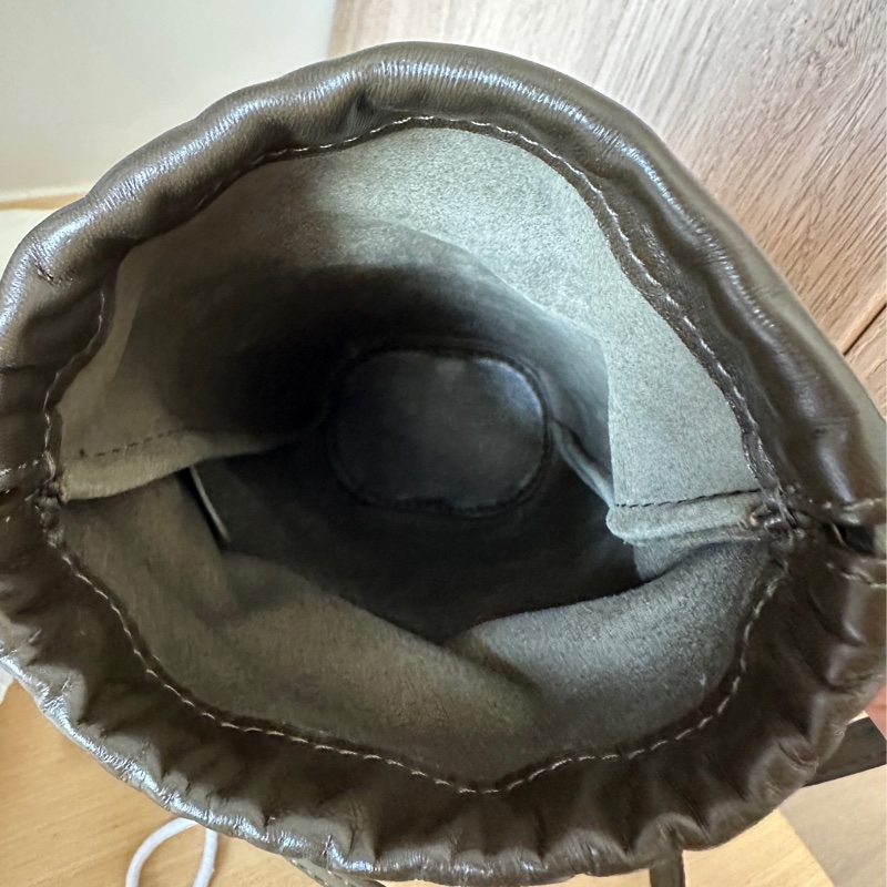 Loewe Anagram 皮革鏤空雕花 手機包 墨綠色-7