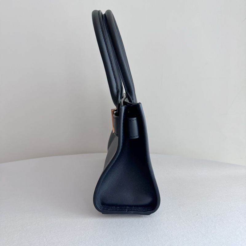 便宜賣 Versace 黑色全皮革 附皮背帶 Medusa 95 質感手提肩背包-3