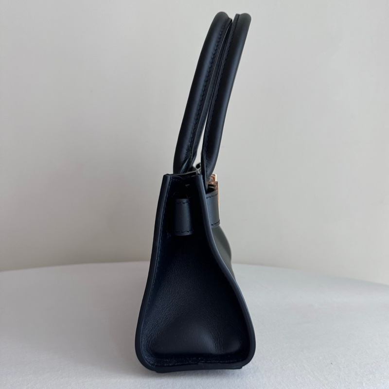 便宜賣 Versace 黑色全皮革 附皮背帶 Medusa 95 質感手提肩背包-4