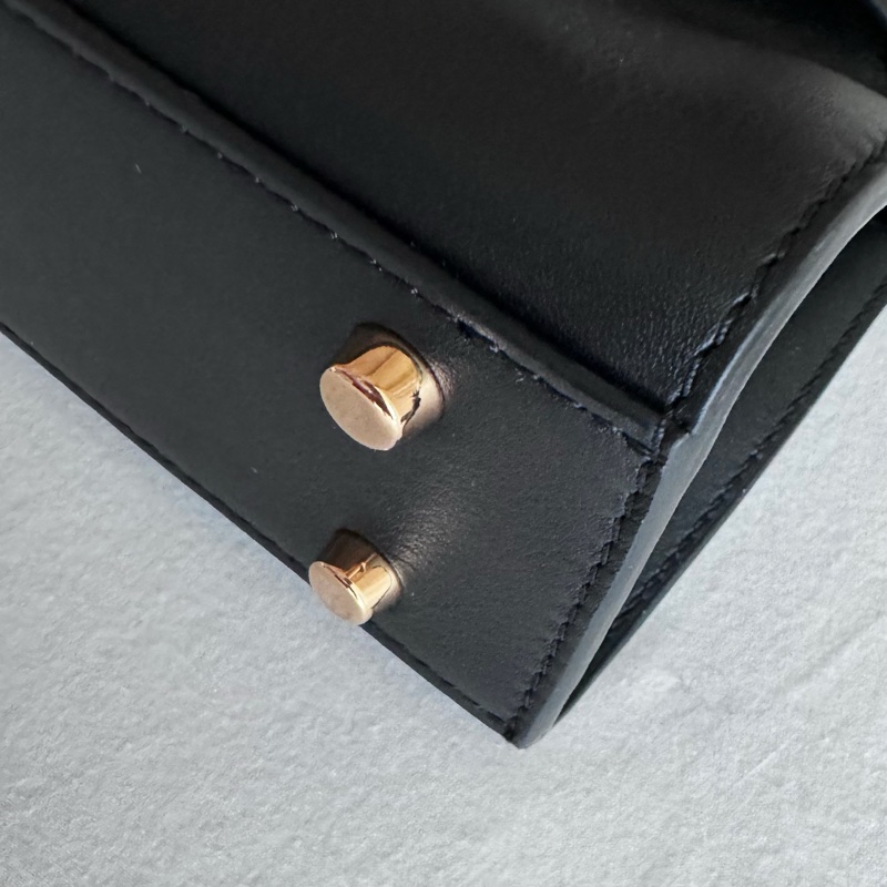 便宜賣 Versace 黑色全皮革 附皮背帶 Medusa 95 質感手提肩背包-7