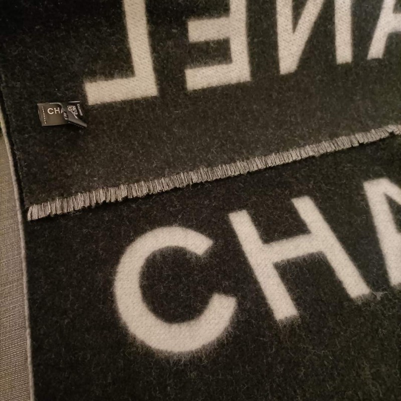 CHANEL 香奈兒 100%喀什米爾圍巾 雙C大Logo 熊貓配色圍巾 不是羊毛的喔-15