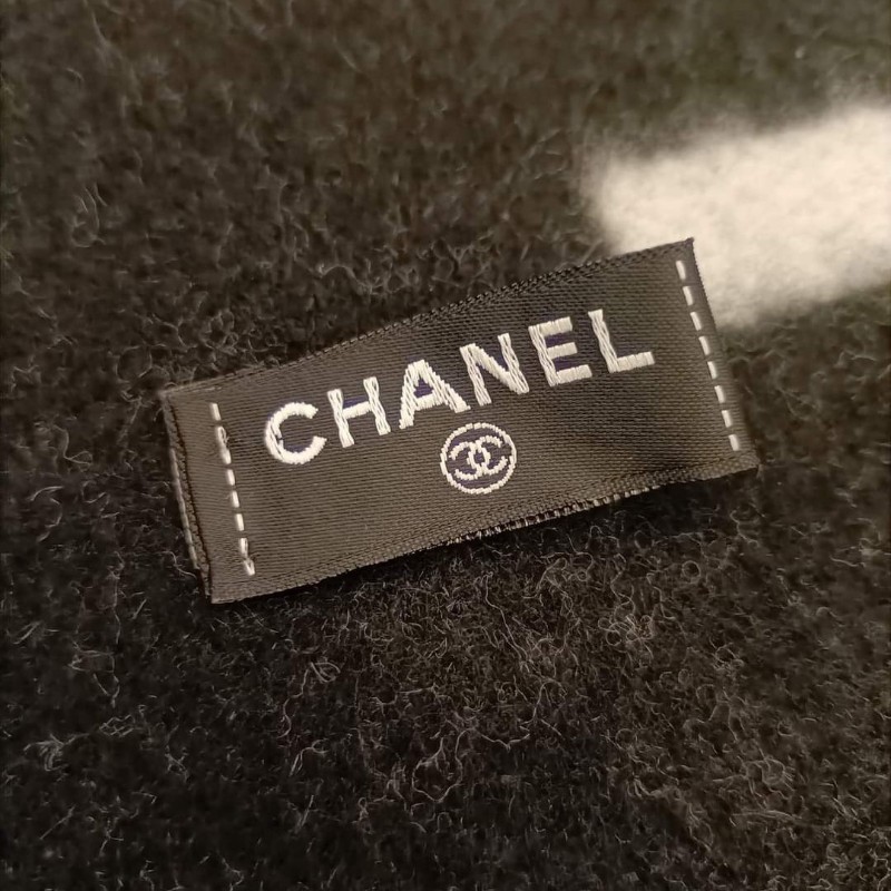 CHANEL 香奈兒 100%喀什米爾圍巾 雙C大Logo 熊貓配色圍巾 不是羊毛的喔-17
