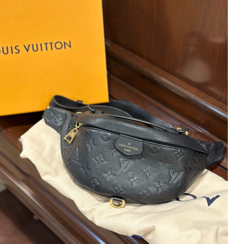 99新大全配✨#lv #腰包 #胸包 #全皮黑色壓紋 #男女通用-4