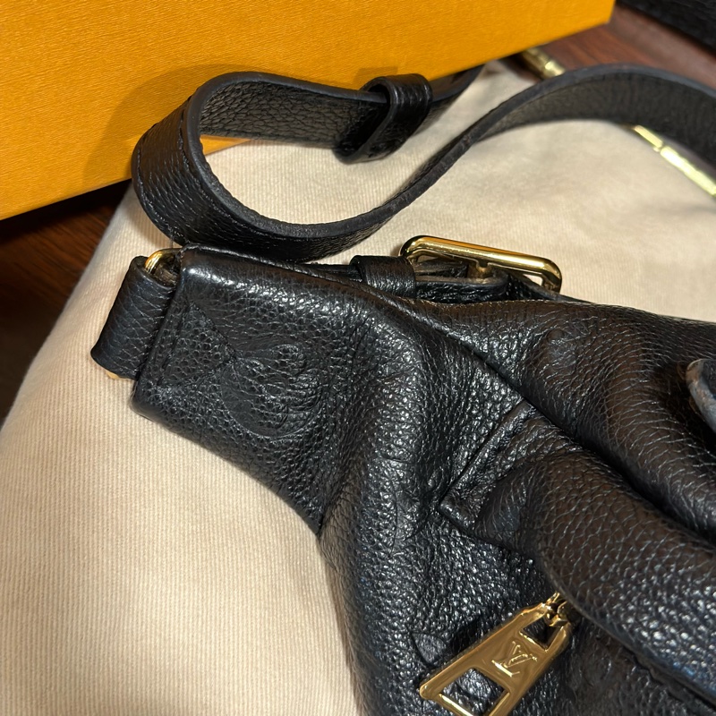 99新大全配✨#lv #腰包 #胸包 #全皮黑色壓紋 #男女通用-8