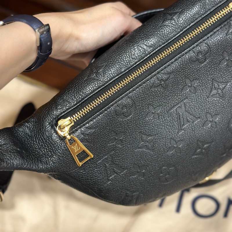 99新大全配✨#lv #腰包 #胸包 #全皮黑色壓紋 #男女通用-11