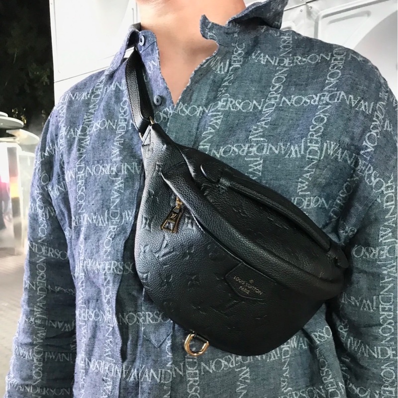 🔥男女通用🔥 99新全配✨#lv #腰包 #胸包 #全皮黑色壓紋-0