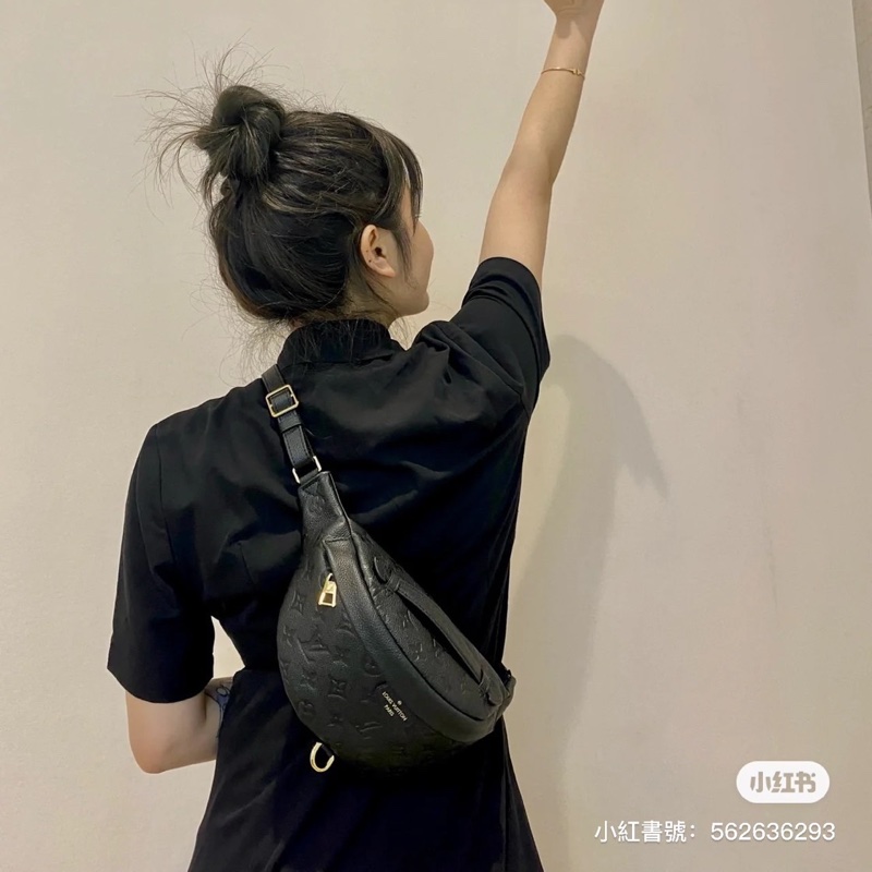 🔥男女通用🔥 99新全配✨#lv #腰包 #胸包 #全皮黑色壓紋-3