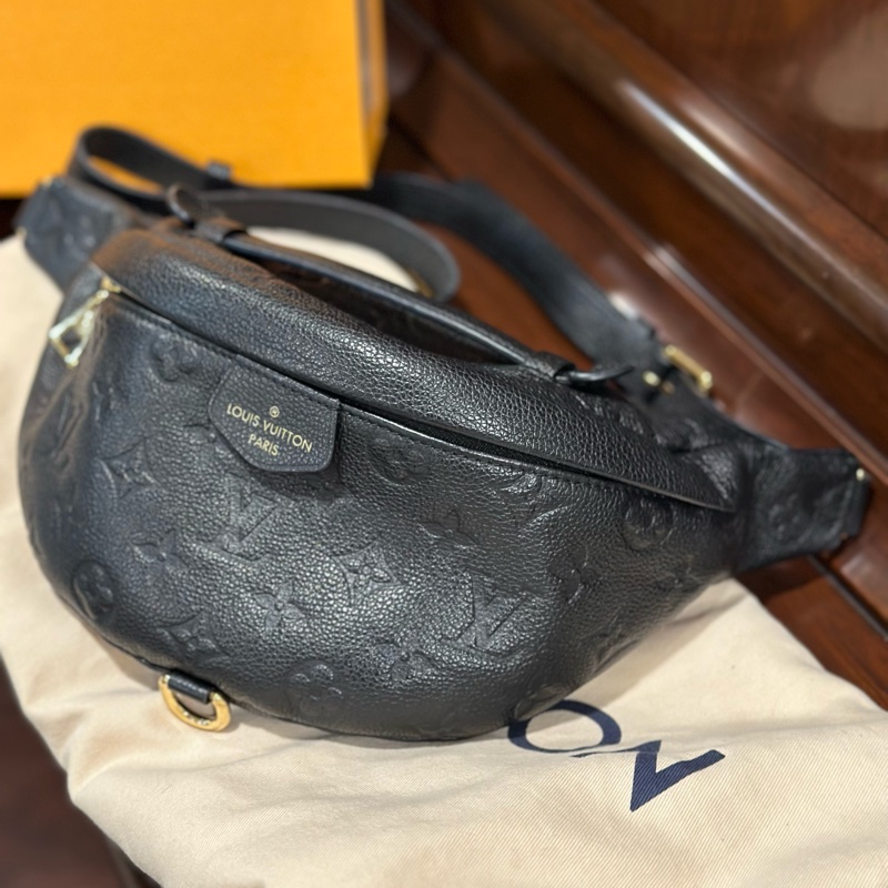 🔥男女通用🔥 99新全配✨#lv #腰包 #胸包 #全皮黑色壓紋-4