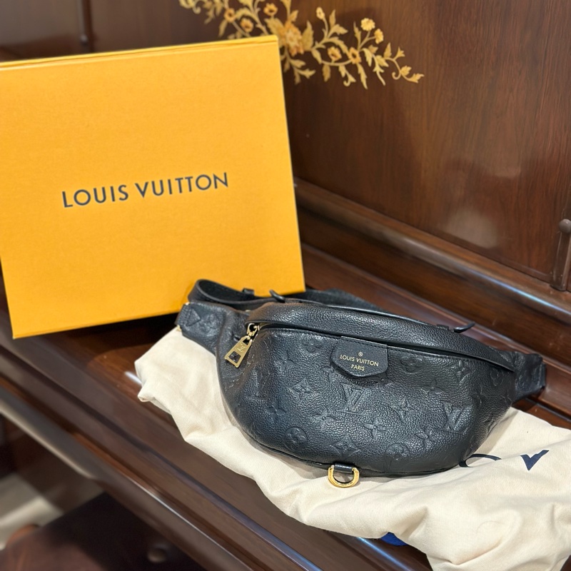 🔥男女通用🔥 99新全配✨#lv #腰包 #胸包 #全皮黑色壓紋-5