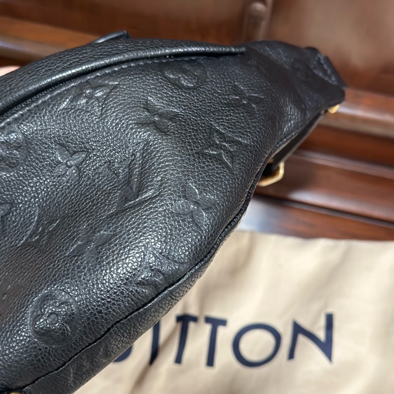 🔥男女通用🔥 99新全配✨#lv #腰包 #胸包 #全皮黑色壓紋-8