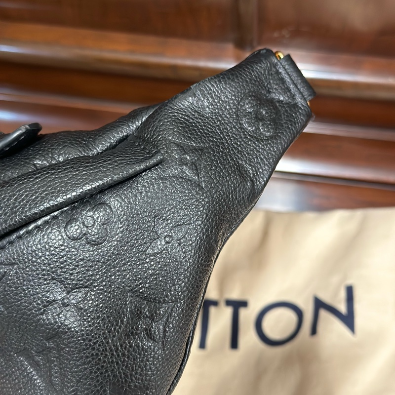 🔥男女通用🔥 99新全配✨#lv #腰包 #胸包 #全皮黑色壓紋-15