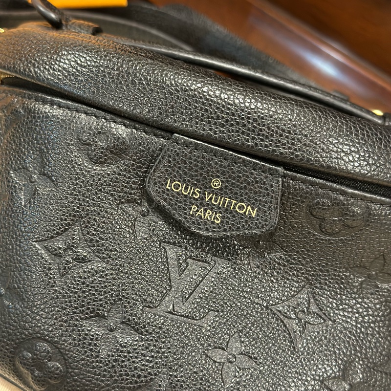 🔥男女通用🔥 99新全配✨#lv #腰包 #胸包 #全皮黑色壓紋-17