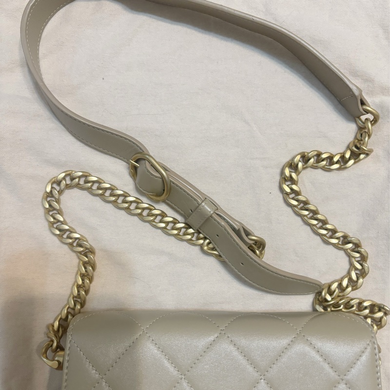 CHANEL香奈兒奶茶金釦郵差馬鞍包-9