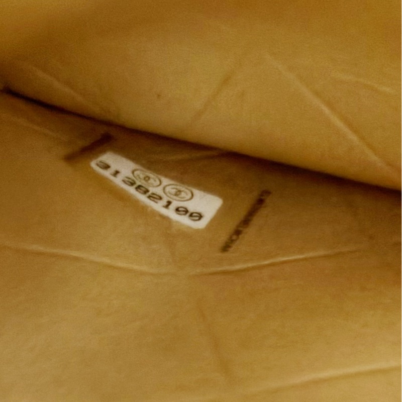 CHANEL香奈兒奶茶金釦郵差馬鞍包-14