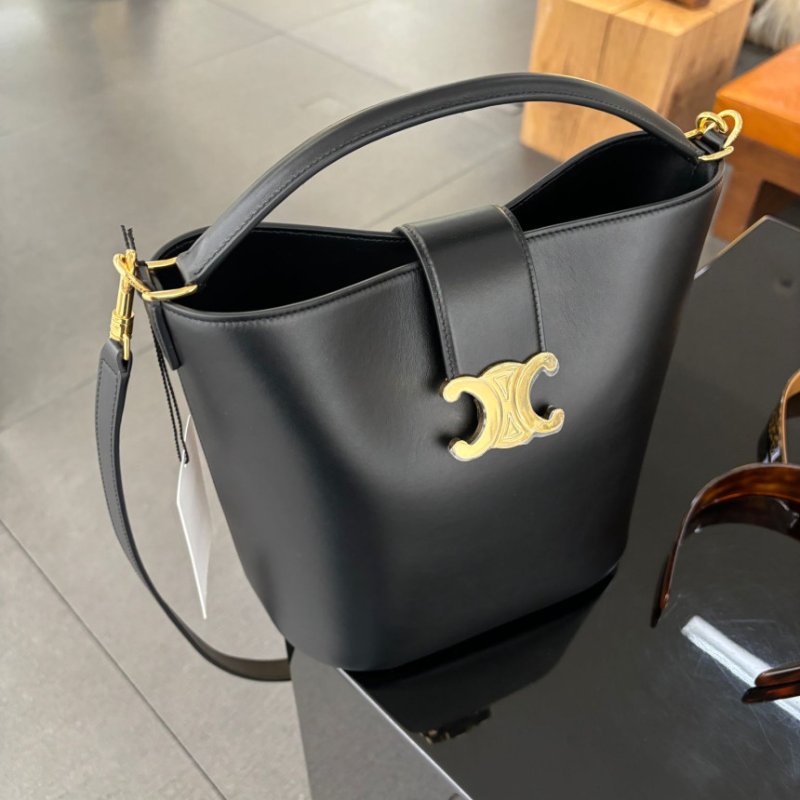 🎉新品好折扣✨Celine 1116613 Louise 光滑牛皮革中號水桶包 黑色-11