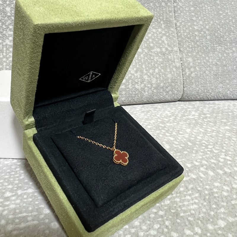 VCA Sweet Alhambra吊墜 18K 玫瑰金,紅玉髓-2