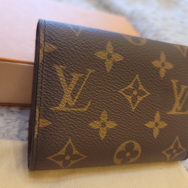 LV M62472 VICTORINE 三折釦式錢包短夾(咖啡色)-5