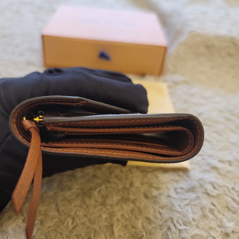 LV M62472 VICTORINE 三折釦式錢包短夾(咖啡色)-9