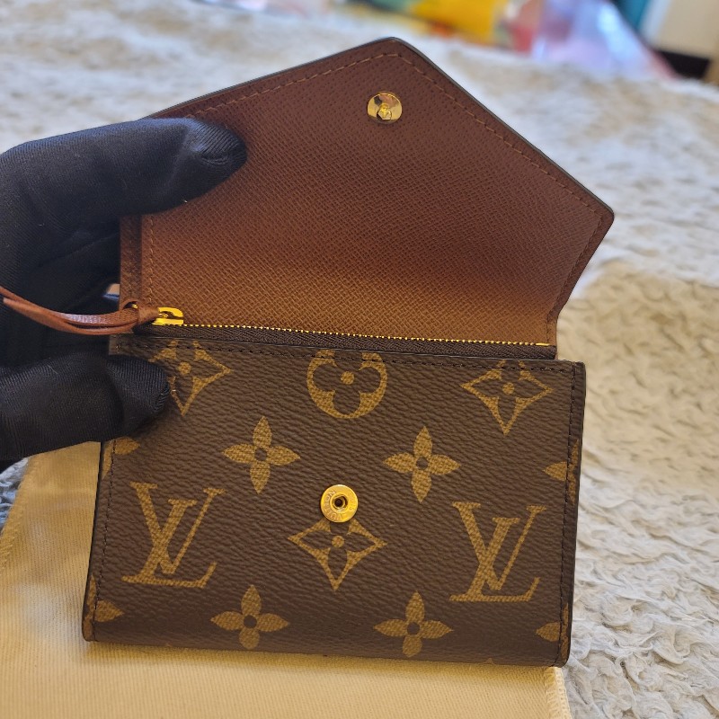 LV M62472 VICTORINE 三折釦式錢包短夾(咖啡色)-15