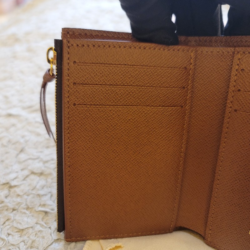 LV M62472 VICTORINE 三折釦式錢包短夾(咖啡色)-19