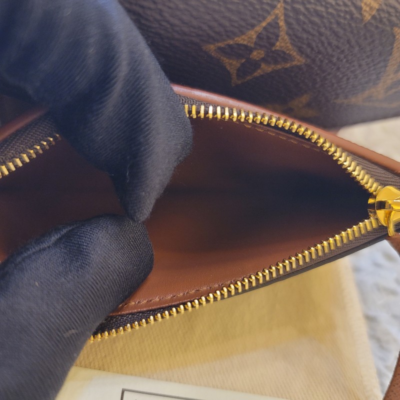 LV M62472 VICTORINE 三折釦式錢包短夾(咖啡色)-25