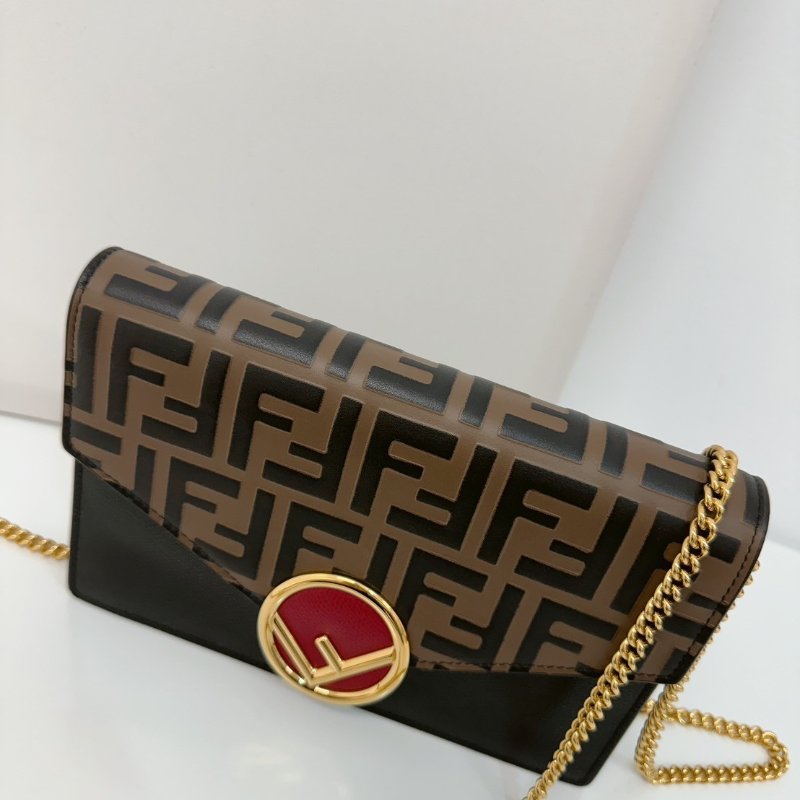 FENDI LOGO FF壓紋牛皮斜背 WOC-1