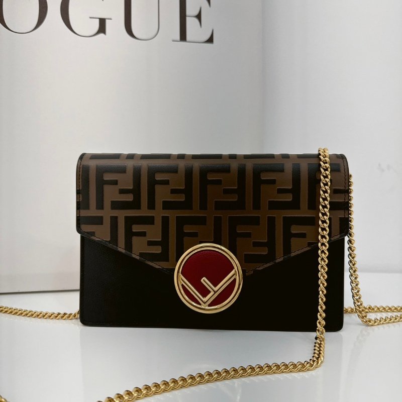 FENDI LOGO FF壓紋牛皮斜背 WOC-0